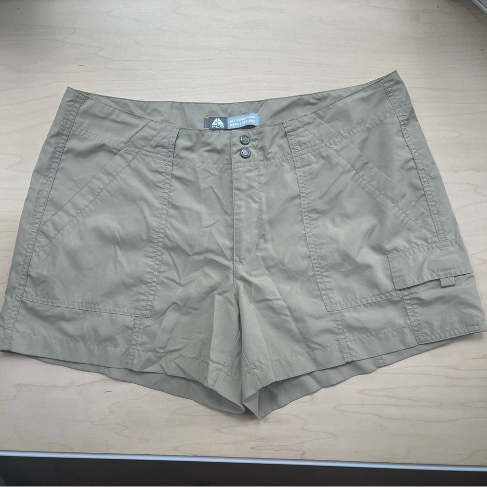 Nike ACG Shorts Women’s sz 12